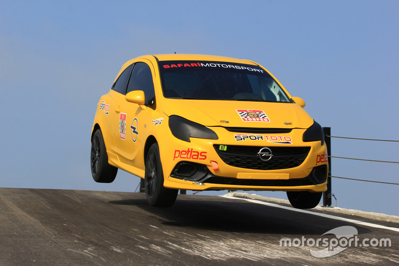 Opel Corsa OPC mücadelesi