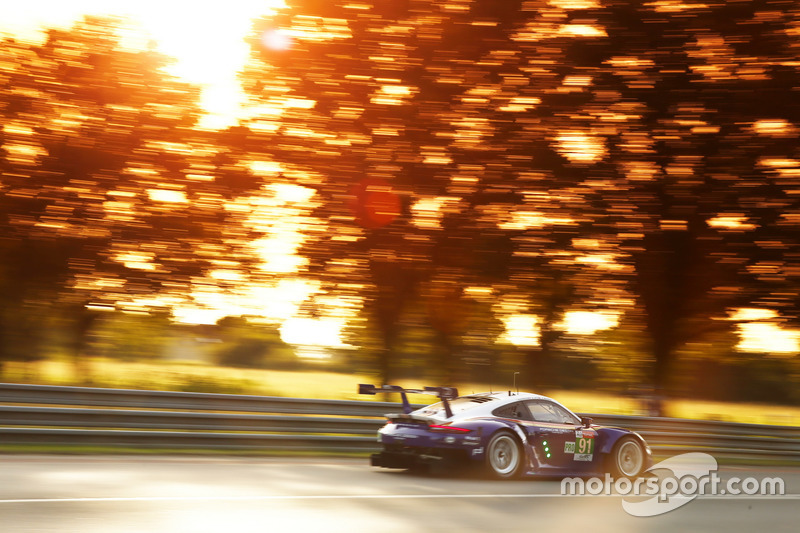 31: (GTE Pro pole) #91 Porsche GT Team Porsche 911 RSR: Richard Lietz, Gianmaria Bruni, Frédéric Makowiecki, 3'47.504