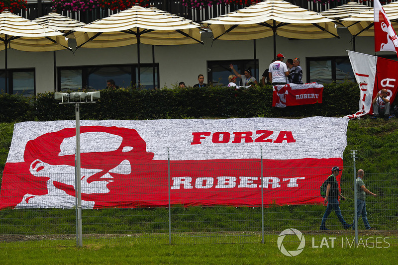 Taraftarları Robert Kubica'a destek veriyor, Williams Martini Racing