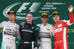 Podyum: 2. Nico Rosberg, Mercedes AMG F1, yarış galibi Lewis Hamilton, Mercedes AMG F1, third place Sebastian Vettel, Ferrari