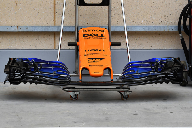 Носовой обтекатель и переднее крыло McLaren MCL33