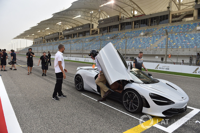 Pirelli hot laps McLaren