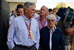 Chase Carey, président Formula One Group avec Bernie Ecclestone