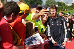 Даниил Квят, Scuderia Toro Rosso с фанатами