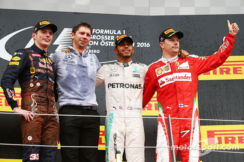 Podium: Sieger Lewis Hamilton, Mercedes AMG F1; 2. Max Verstappen, Red Bull Racing; 3. Kimi Raikkone