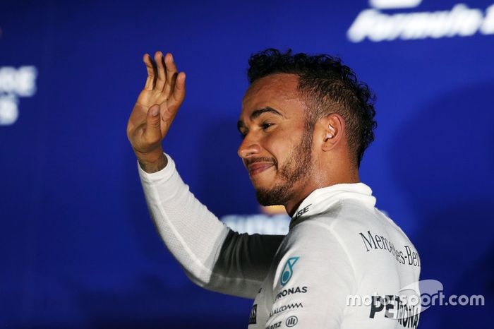 Lewis Hamilton, Mercedes AMG F1 celebra su tercer puesto en el podio