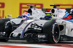 Felipe Massa, FW38 Williams y Romain Grosjean, Batalla de equipo de F1 de Haas VF-16 para la posició