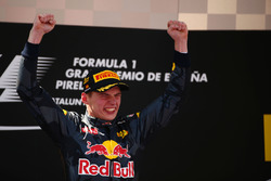 Sieger Max Verstappen, Red Bull Racing feiert auf dem Podium