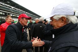 Scott Dixon, Chip Ganassi Racing Chevrolet congratulates Roger Penske