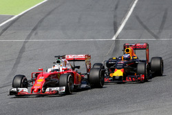 Sebastian Vettel, Scuderia Ferrari and Daniel Ricciardo, Red Bull Racing