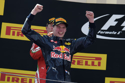 Max Verstappen, Red Bull Racing viert zijn eerste overwinning