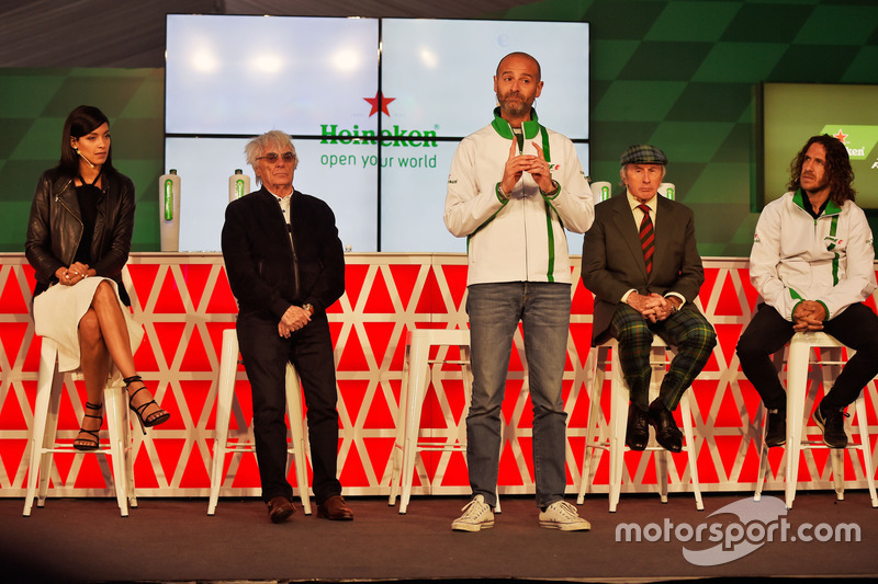 Stephanie Sigman, actriz; Bernie Ecclestone, jefe Global de Heineken de la marca; Jackie Stewart; Ca