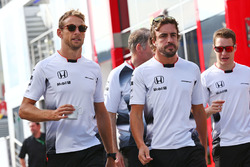 Jenson Button, McLaren con il compagno di squadra Fernando Alonso, McLaren