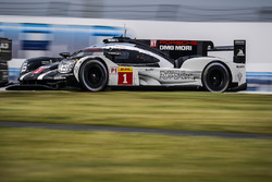 #1 Porsche Team Porsche 919 Hybrid: Timo Bernhard, Mark Webber, Brendon Hartley