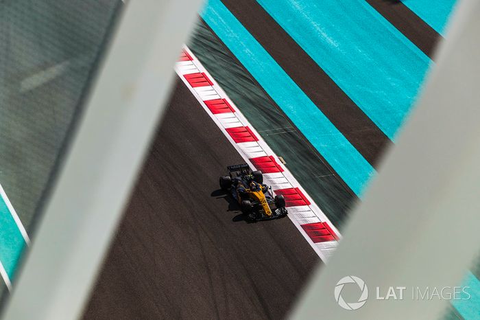 Carlos Sainz Jr., Renault Sport F1 Team RS17