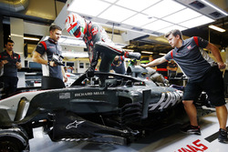 Antonio Giovinazzi, Haas F1 Team VF-17, con el Halo