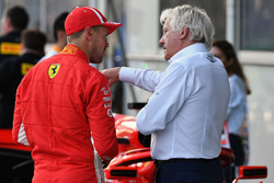 Sebastian Vettel, Ferrari en Charlie Whiting, FIA-delegaat