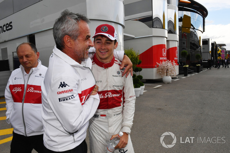 Charles Leclerc, Sauber festeggia il 10° posto con Beat Zehnder, Manager Sauber
