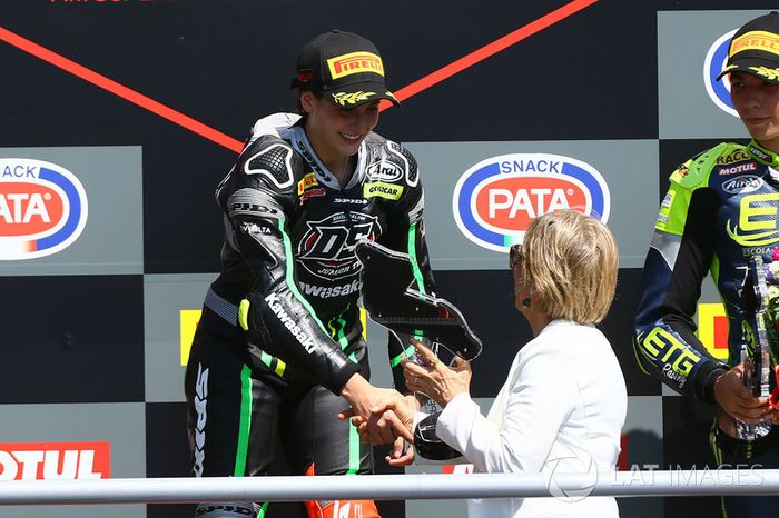 Podium: ganadora, Ana Carrasco