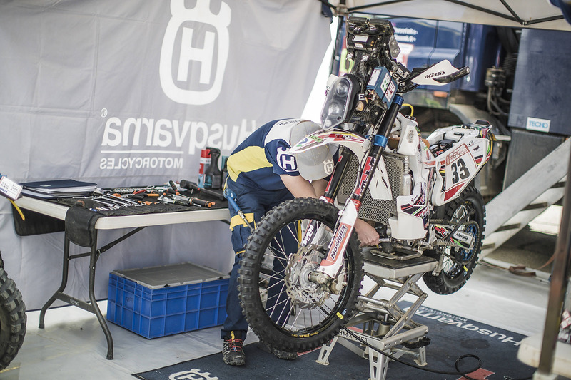 HT Rally Raid Husqvarna en el vivac