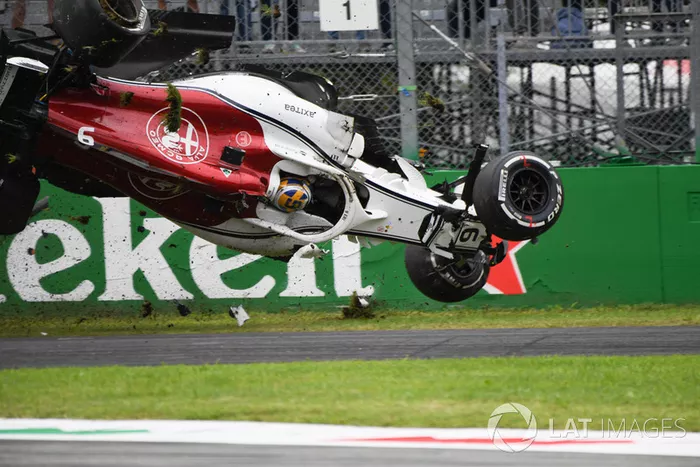 Marcus Ericsson vuelca con el Sauber C37