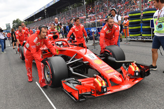Sebastian Vettel, Ferrari SF71H on the grid