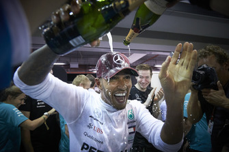 Podyum: Yarış galibi Lewis Hamilton, Mercedes AMG F1