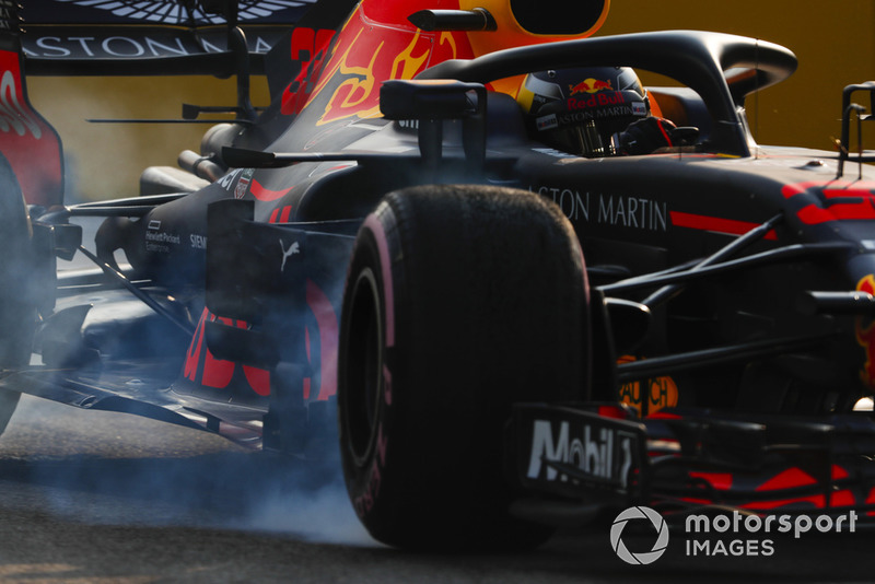 Max Verstappen, Red Bull Racing RB14, bloque une roue avant