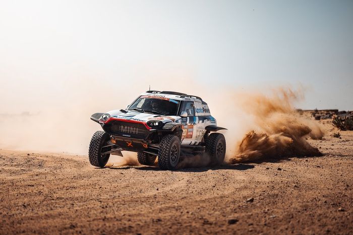 #217 X-raid Mini JCW Team Mini John Cooper Works Rally Plus: Krzysztof Hołowczyc, Łukasz Kurzeja