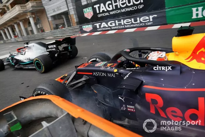 De touché van Max Verstappen en Lewis Hamilton