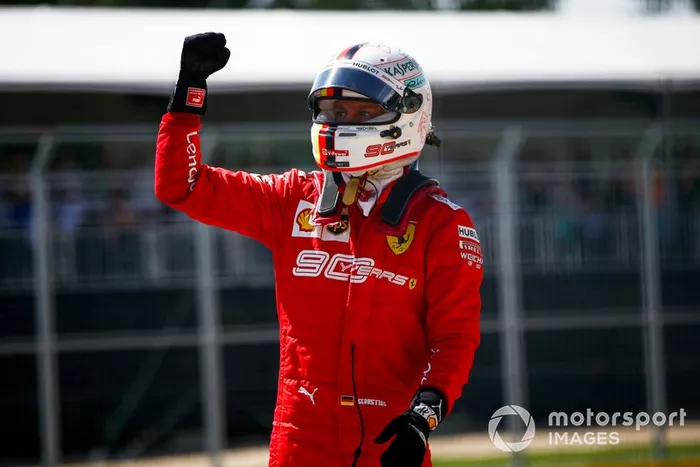 Ganador de la pole Sebastian Vettel, Ferrari celebra en Parc Ferme 