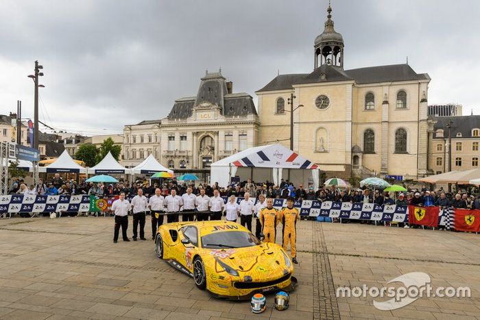 #84 JMW Motorsport Ferrari 488 GTE: Jeff Segal, Rodrigo Baptista, Wei Lu