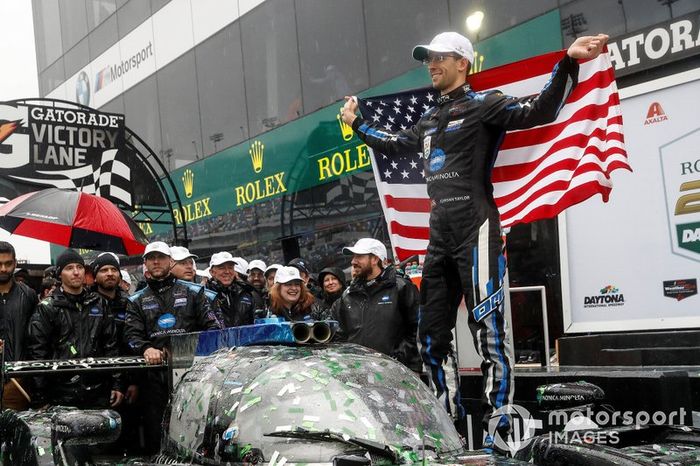 #10 Wayne Taylor Racing Cadillac DPi: Renger Van Der Zande, Jordan Taylor, Fernando Alonso, Kamui Kobayashi, victory celebration, podium