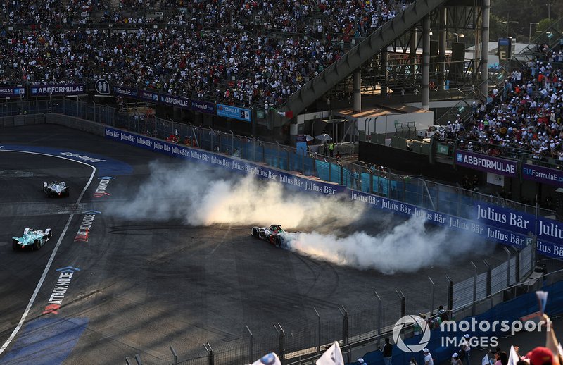 Lucas Di Grassi, Audi Sport ABT Schaeffler, Audi e-tron FE05 fait des donuts pour fêter sa victoire