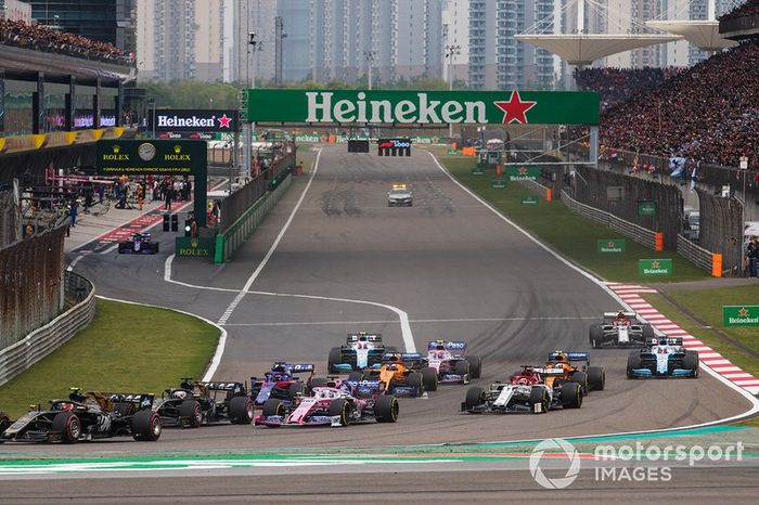 Kevin Magnussen, Haas F1 Team VF-19, Romain Grosjean, Haas F1 Team VF-19, Sergio Perez, Racing Point RP19, Daniil Kvyat, Toro Rosso STR14, Kimi Raikkonen, Alfa Romeo Racing C38, Carlos Sainz Jr., McLaren MCL34.