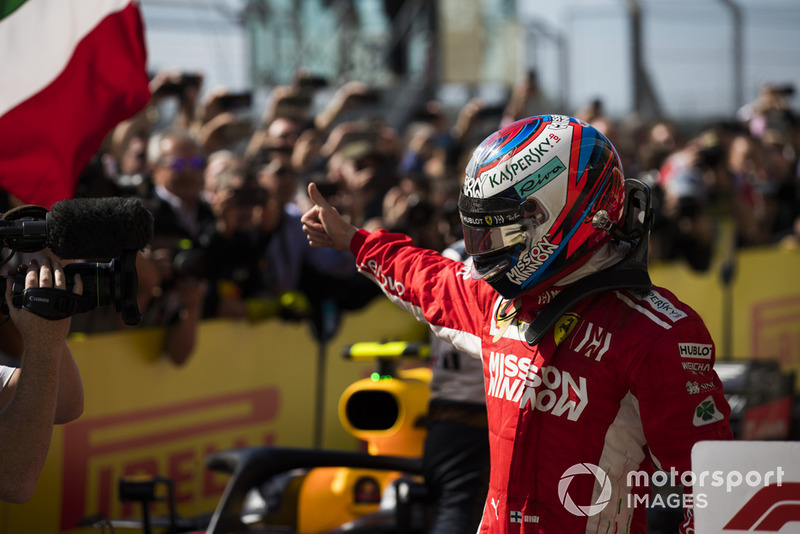 Ganador Kimi Raikkonen, Ferrari, celebra en Parc Ferme