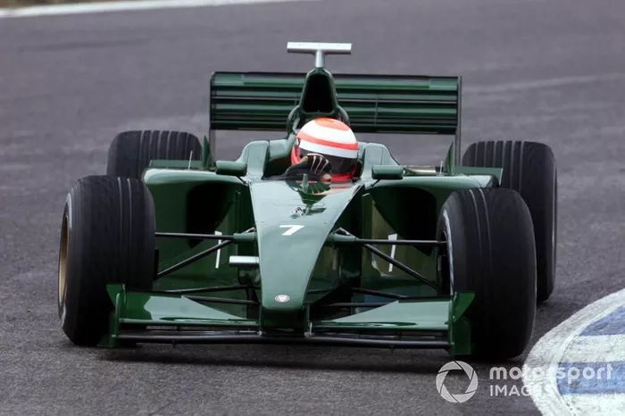 Jaguar R1 2000