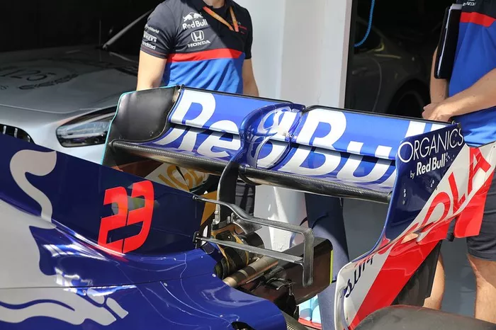 Alerón trasro del Toro Rosso STR14