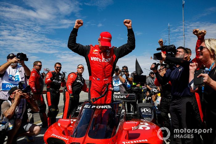 Campeón Will Power, del equipo Penske Chevrolet, celebra 