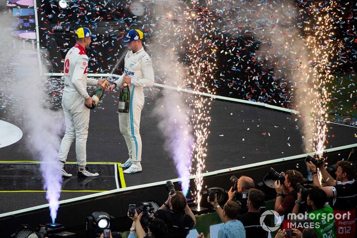 Podio: Jake Dennis, Andretti Motorsport, tercero, Stoffel Vandoorne, Mercedes-Benz EQ, segundo