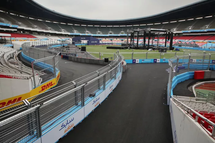 La pista dentro del estadio
