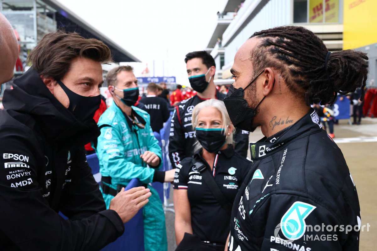 Lewis Hamilton, Mercedes, 1st position, speaks with Toto Wolff, Team Principal and CEO, Mercedes AMG, after the race