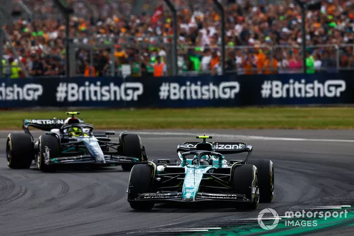 Fernando Alonso, Aston Martin AMR23, Lewis Hamilton, Mercedes F1 W14