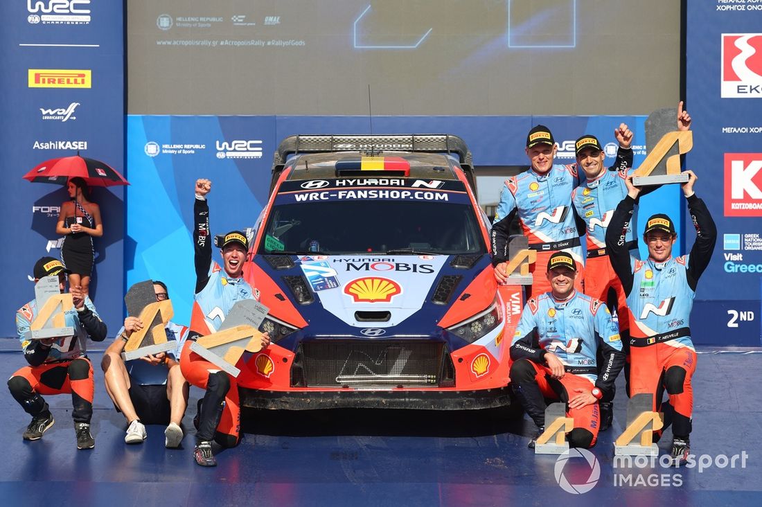 Zwycięzca Thierry Neuville, Martijn Wydaeghe, Hyundai World Rally Team Hyundai i20 N Rally1 z Danim Sordo, Candido Carrera, Hyundai World Rally Team Hyundai i20 N Rally1, Ott Tänak, Martin Järveoja, Hyundai World Rally Team Hyundai i20 N Rally1