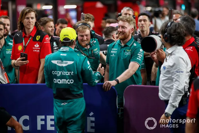 Fernando Alonso, Aston Martin F1 Team, celebra un buen resultado en la calificación