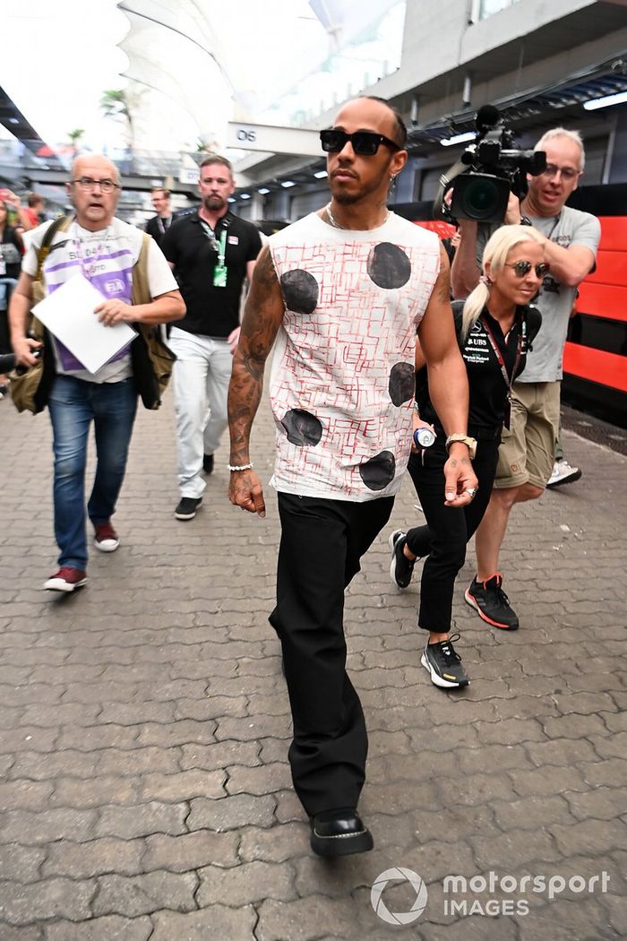 Lewis Hamilton, Mercedes AMG llega a la pista