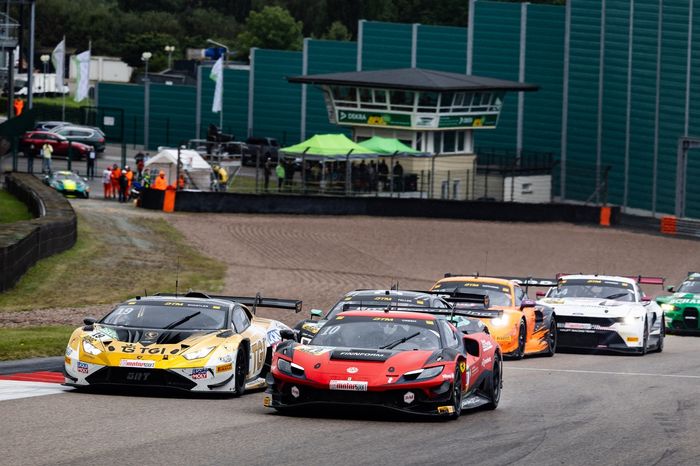 Luca Engstler, Grasser Racing Team Lamborghini Huracán EVO GT3, Ben Green, Emil Frey Racing Ferrari Ferrari 296 GT3