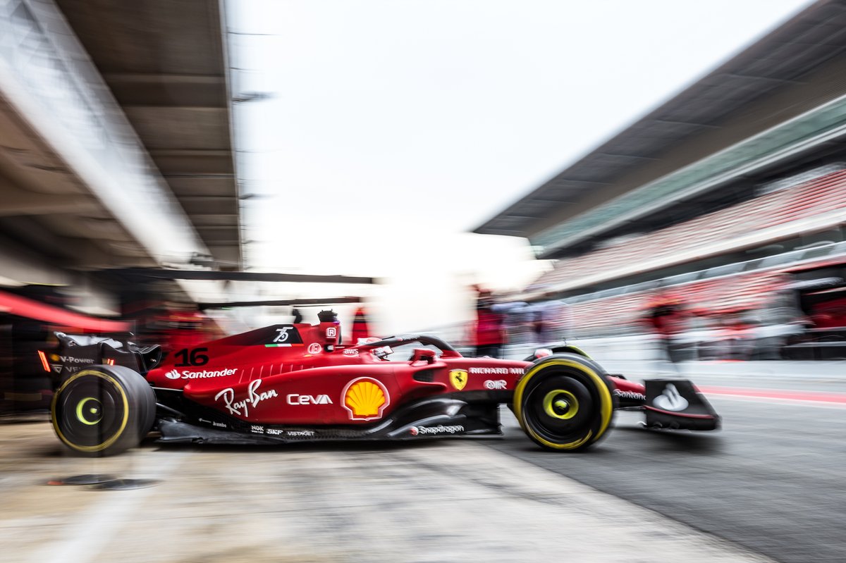 Los autos de F1 2022 se abren paso en Barcelona en las pruebas de pretemporada