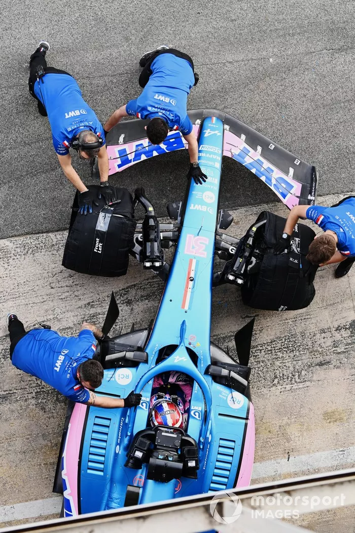 Esteban Ocon, Alpine A522, vuelve al garaje