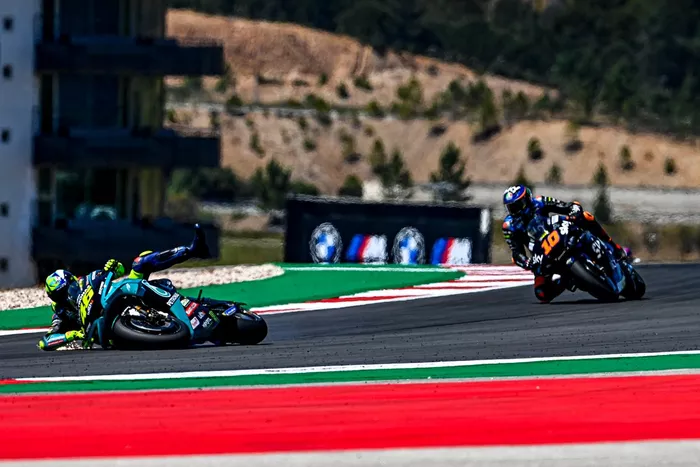 Portimao 2021: Sturz im Rennen - Halbbruder Luca Marini dreht auf